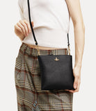 Square crossbody Black with chain