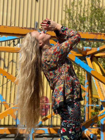 Wangari Blouse - Um auðugan garð að gresja