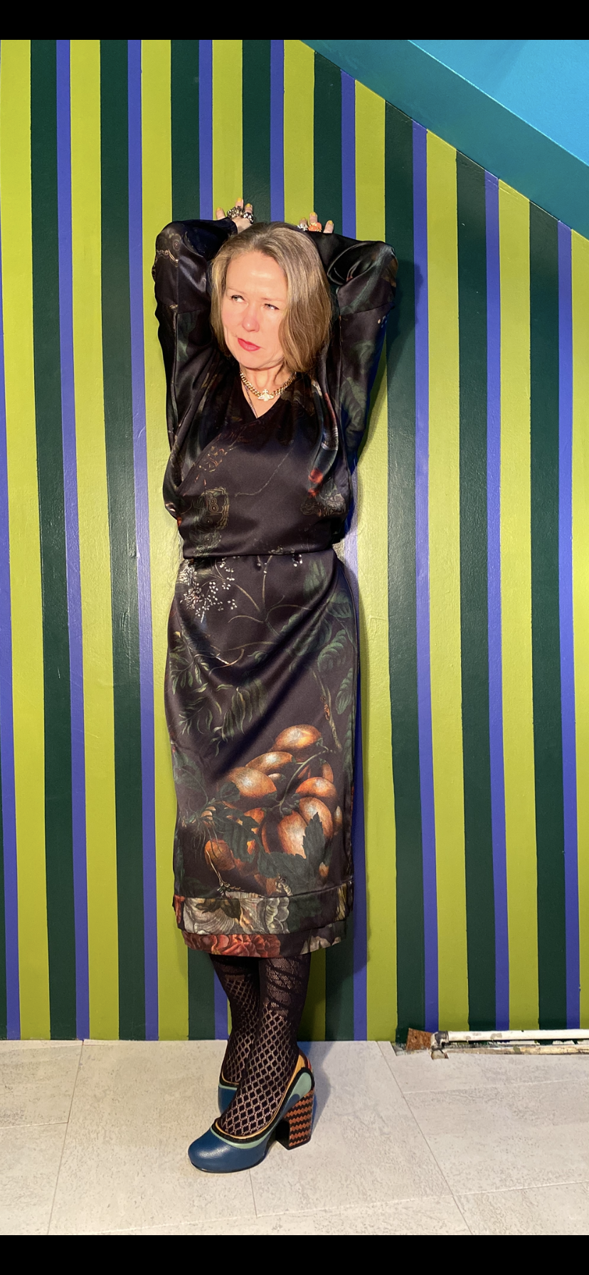 Jazz wrap dress Silksatin Family bug+Shadow and Fog