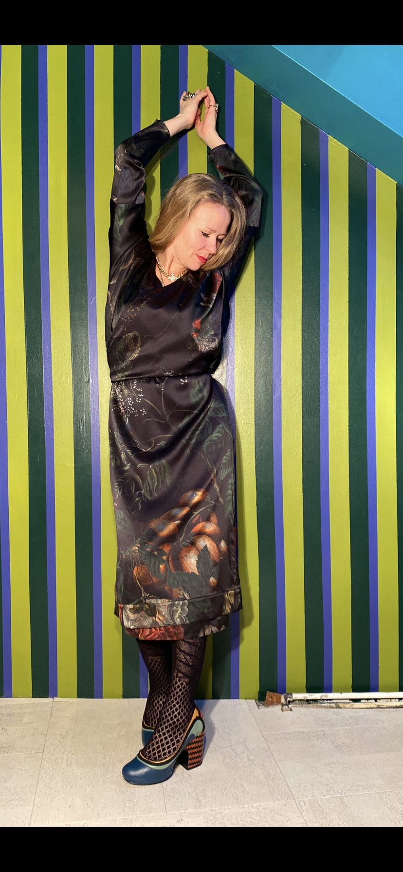 Jazz wrap dress Silksatin Family bug+Shadow and Fog