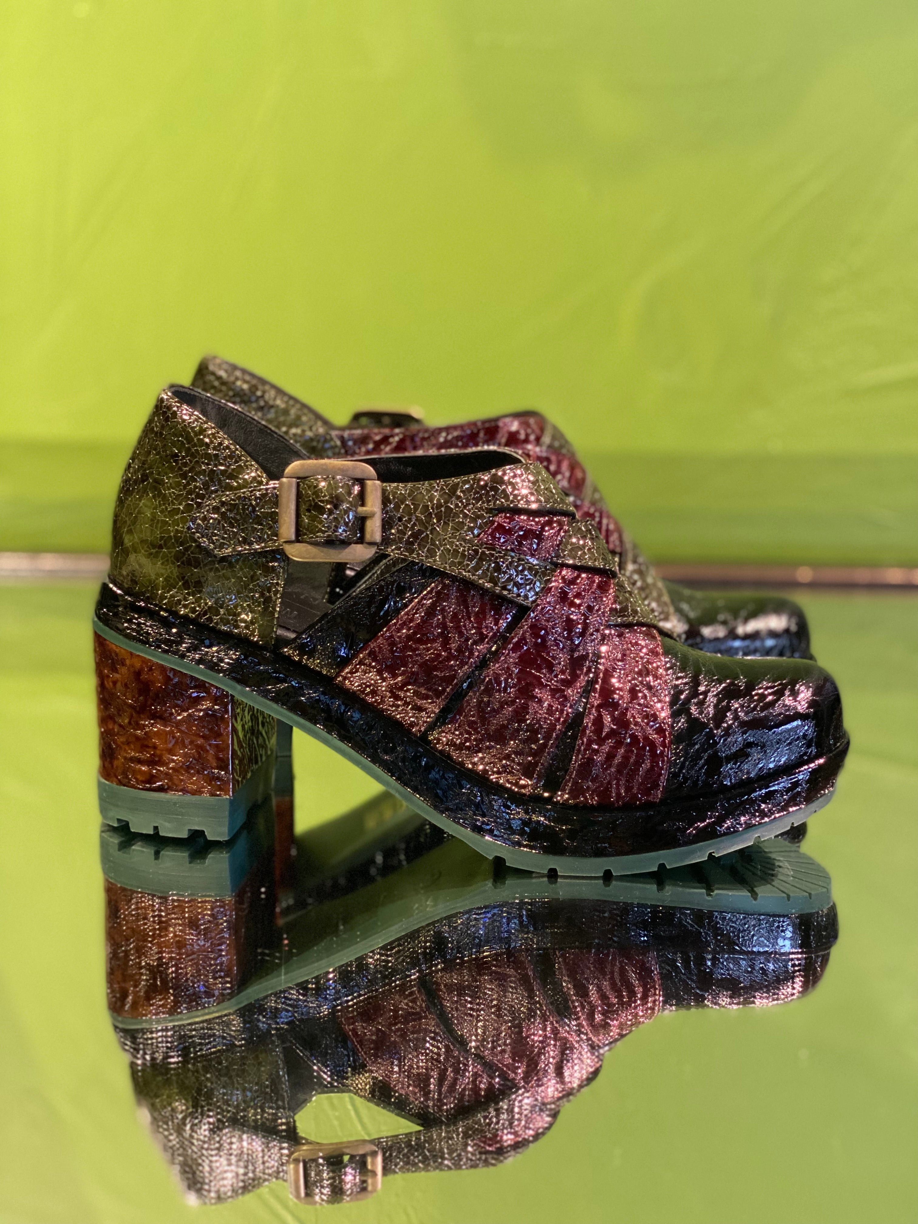 KR1901 black multi