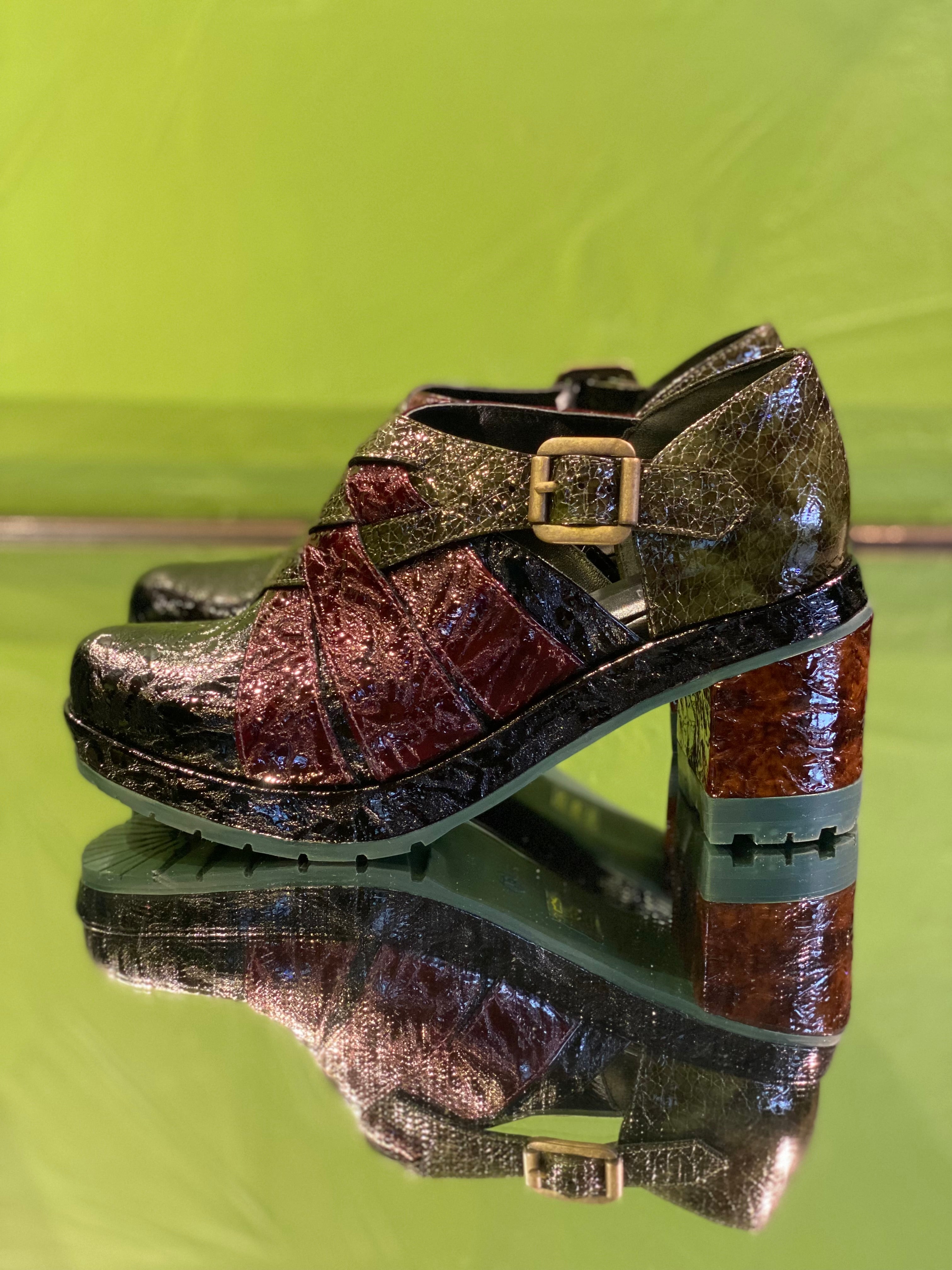 KR1901 black multi