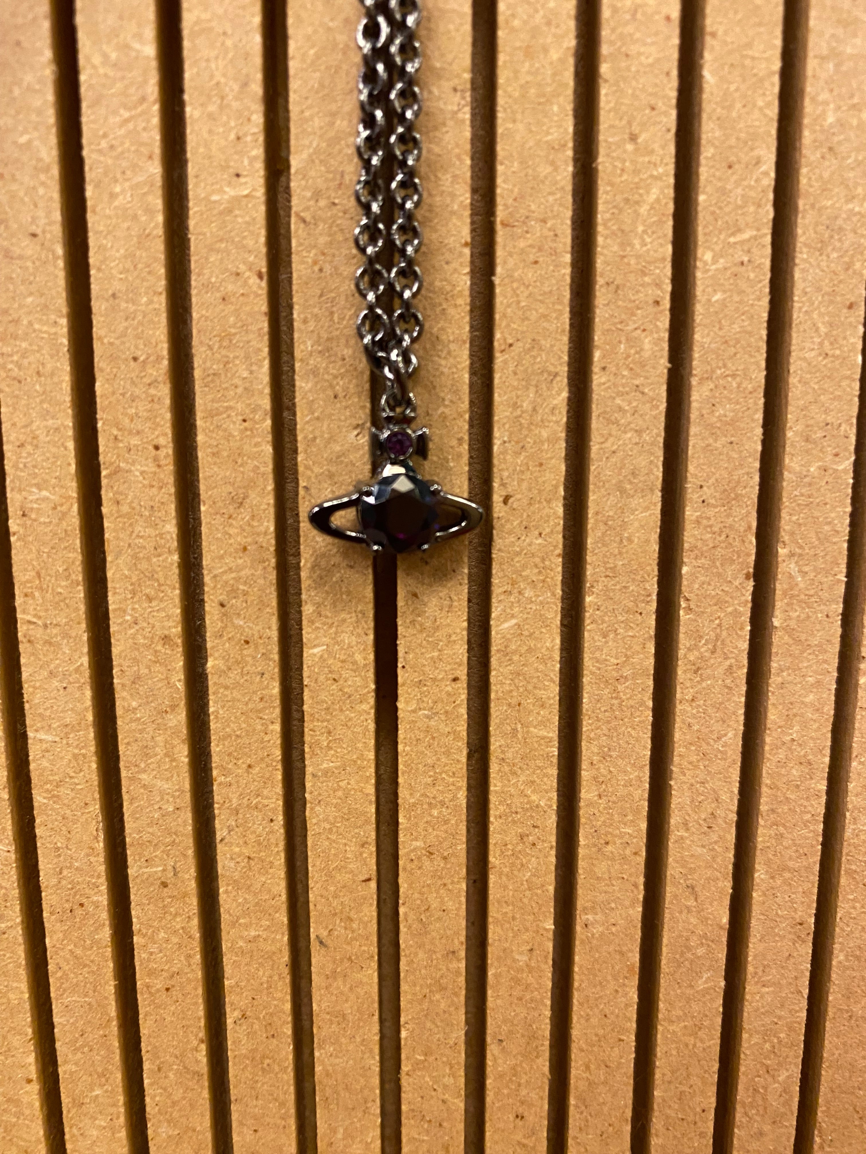 Man Reina pendant