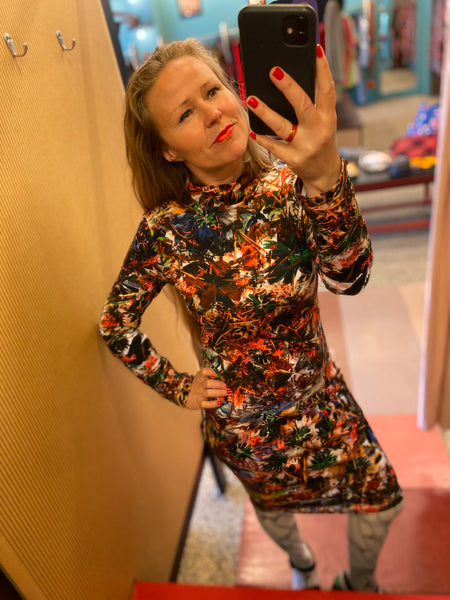 Dress 532 -Þórsmörk red