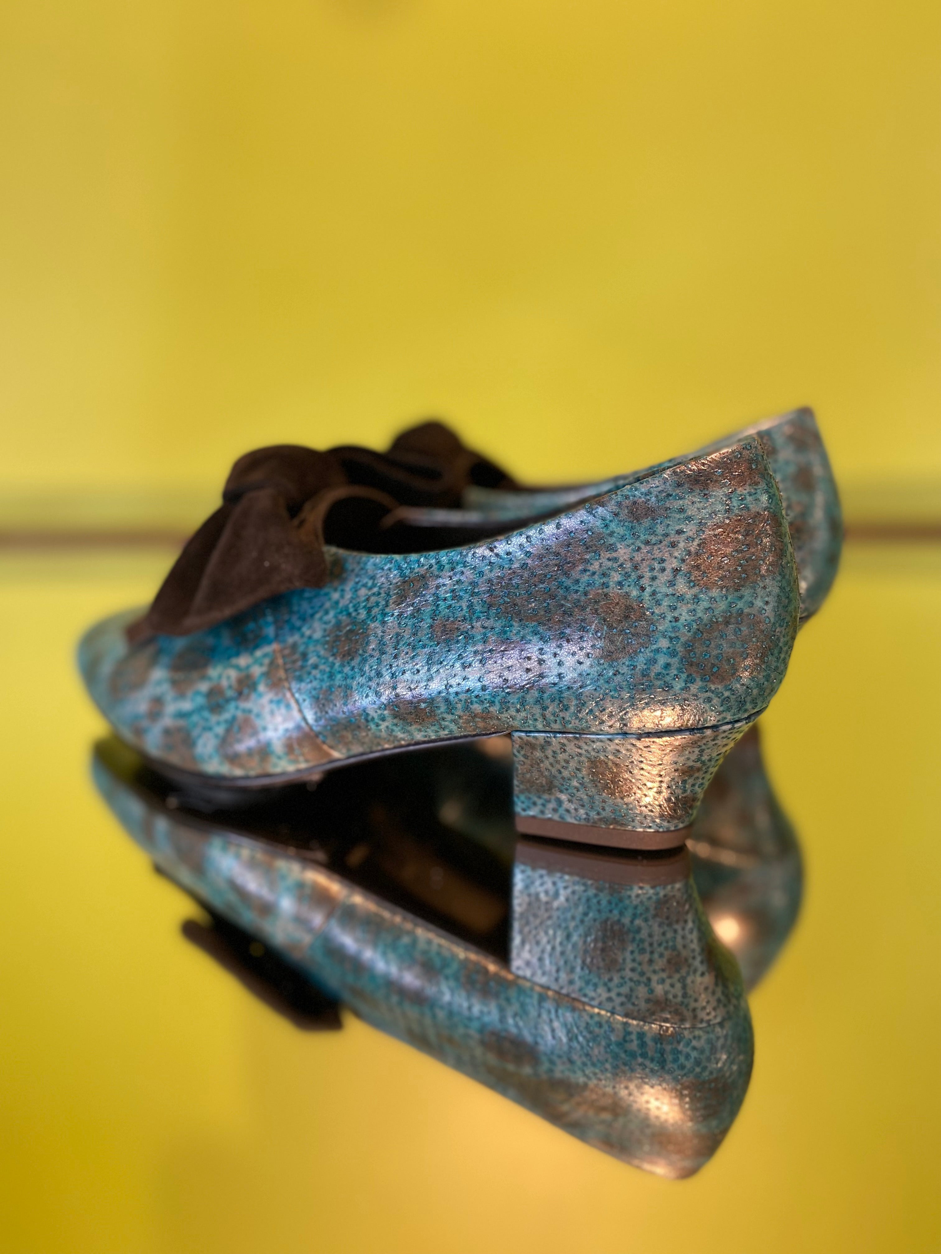 KR BOW SHOE opt. 5 Icelandic Wolffish leather
