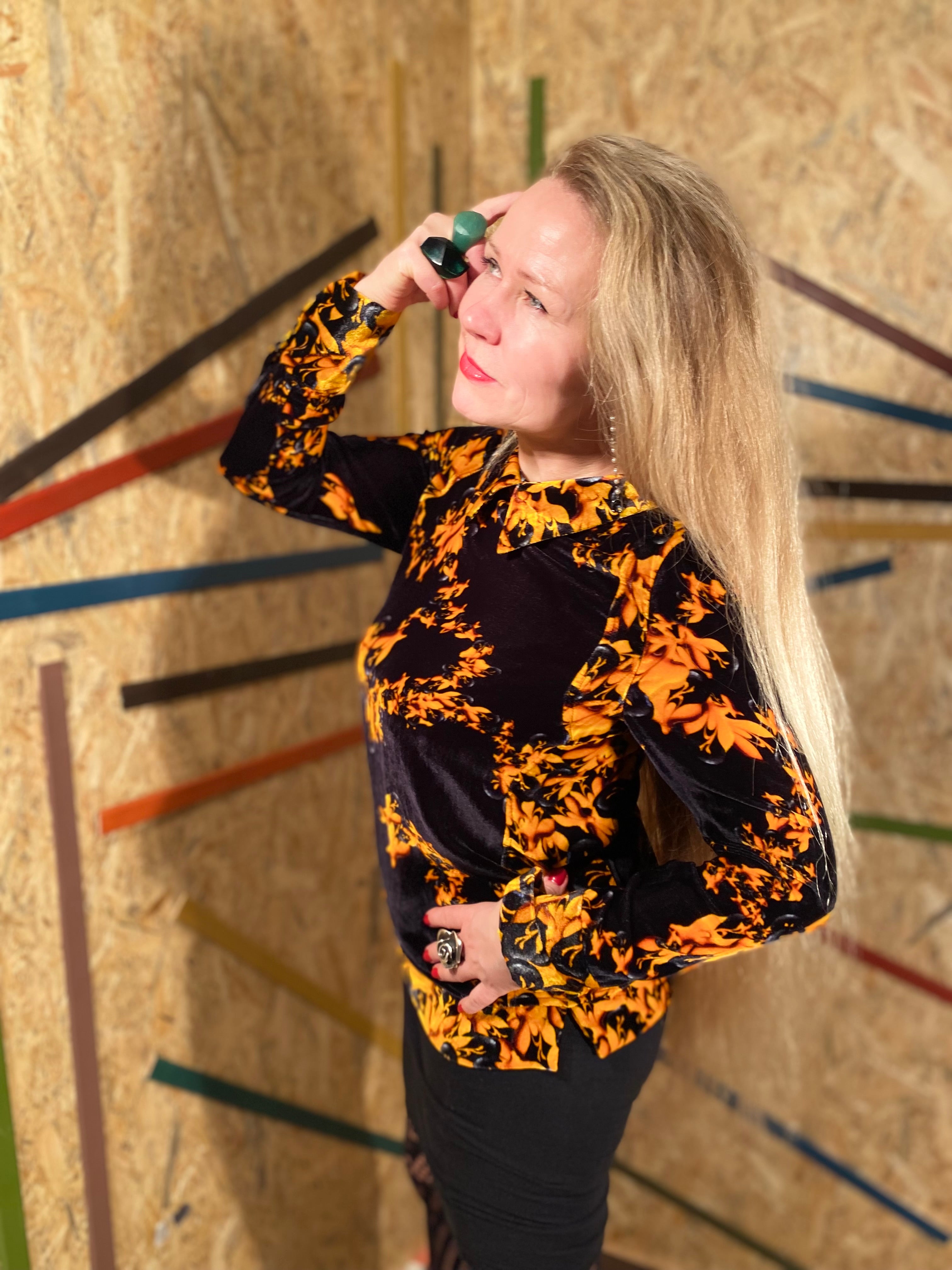 Janis Blouse- Print Hvað ef on silk velvet