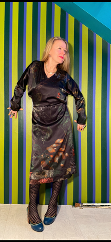 Jazz wrap dress Silksatin Family bug+Shadow and Fog