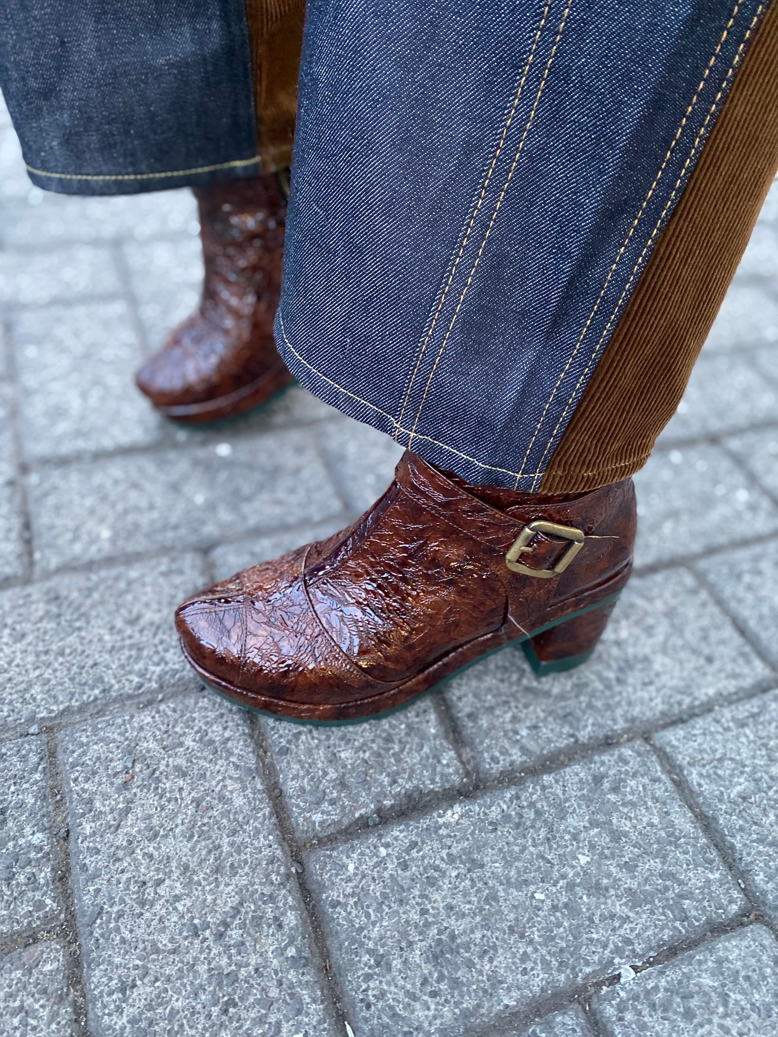 KR1904 brown