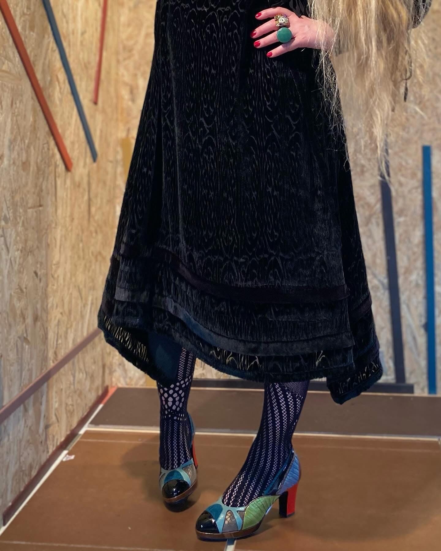 PRYANKA - Black silk velvet