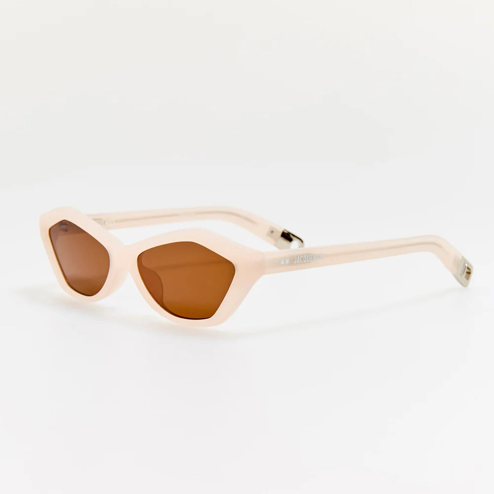 Jacquemus Bambino sunglasses in pearl acetate with brown lenses, three-quarter view