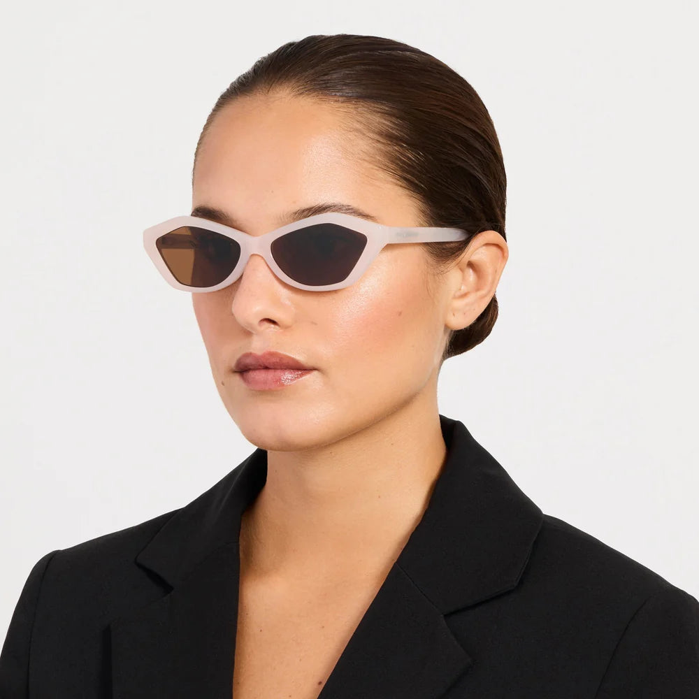 Model wearing Jacquemus Bambino pearl sunglasses with brown lenses