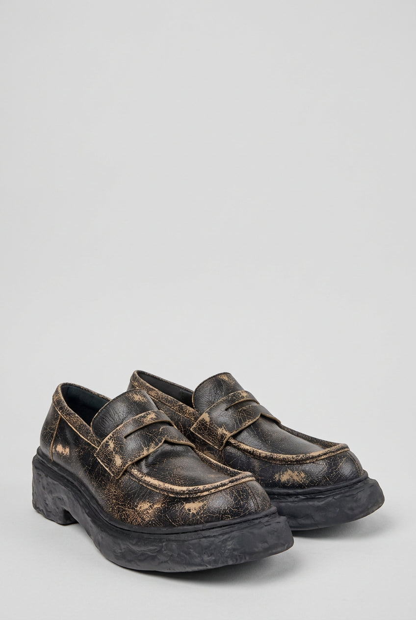 Angled view of CamperLab Tormenta black and brown leather sneakers