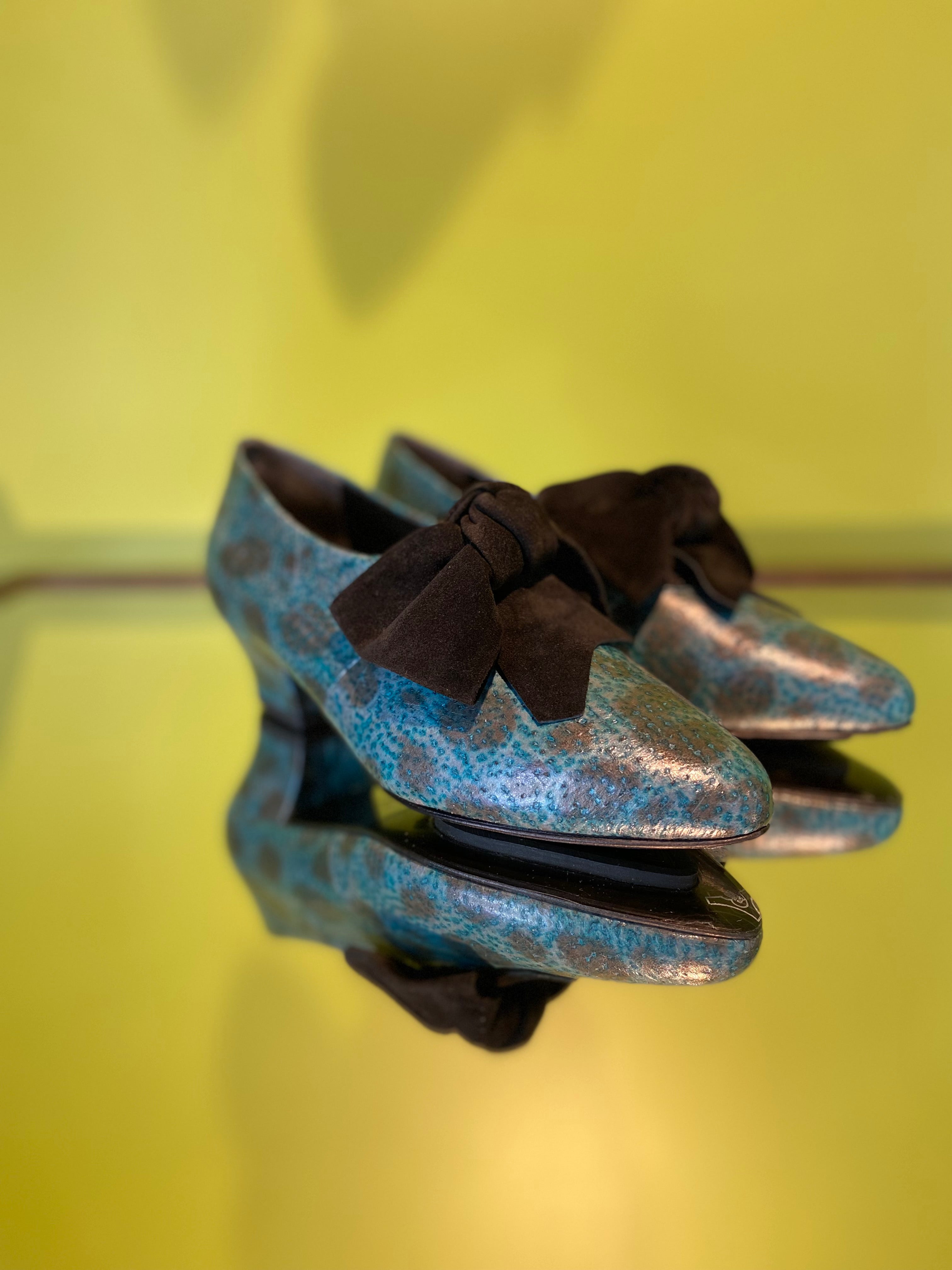 KR BOW SHOE opt. 5 Icelandic Wolffish leather
