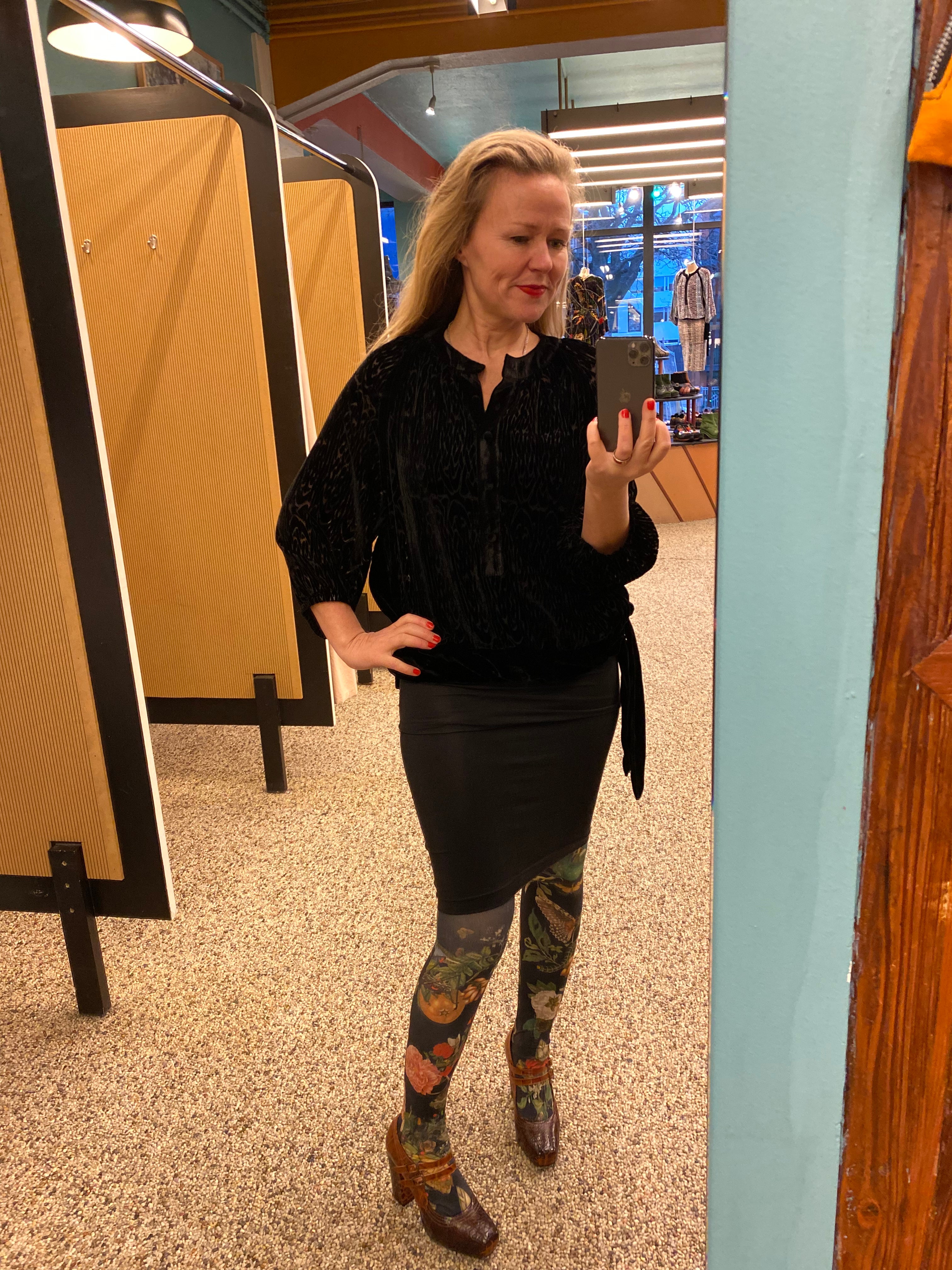 Ursula Top Black burn